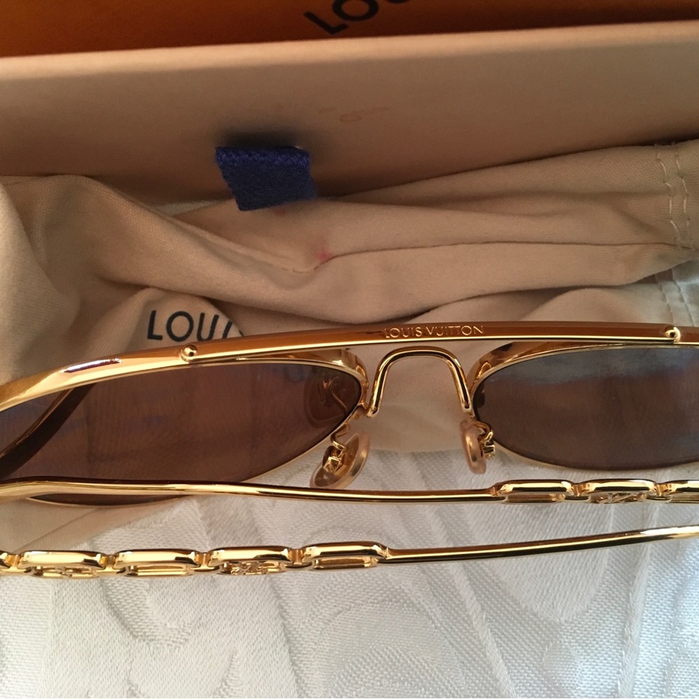 Louis Vuitton Authentic PilotGold Frame Brown Lens Sunglasses with Chain Temples - Picture 12 of 16